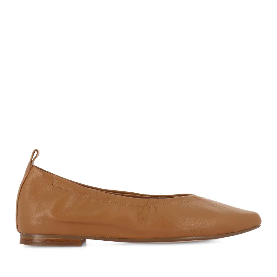 SEATON - TAN LEATHER Step Free Mountain Walk