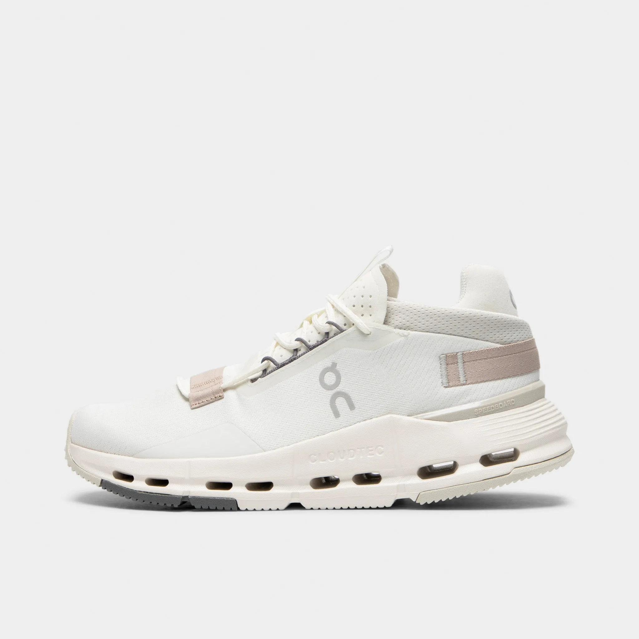 Comfort Runner Running Track On Women's Cloudnova 2 Ice / Sand