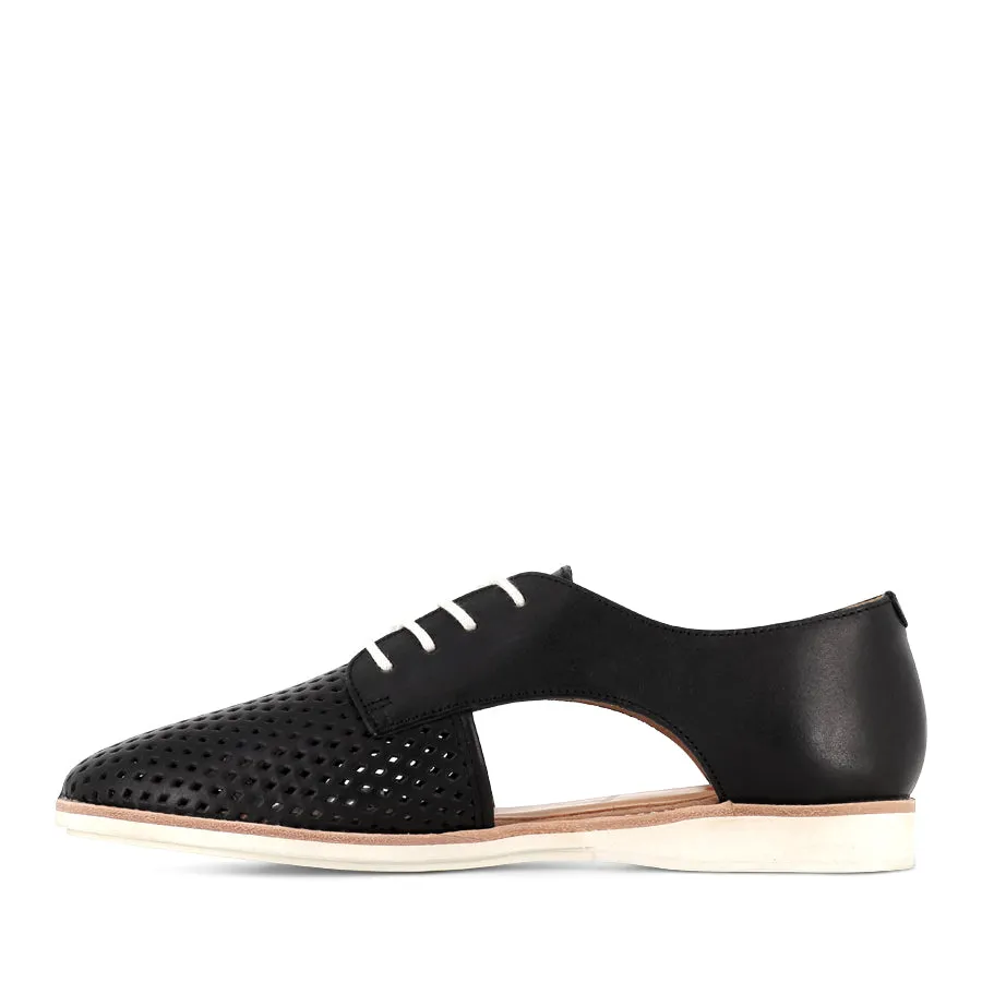 Lace Up Shop Street SIDECUT PUNCH - BLACK LEATHER