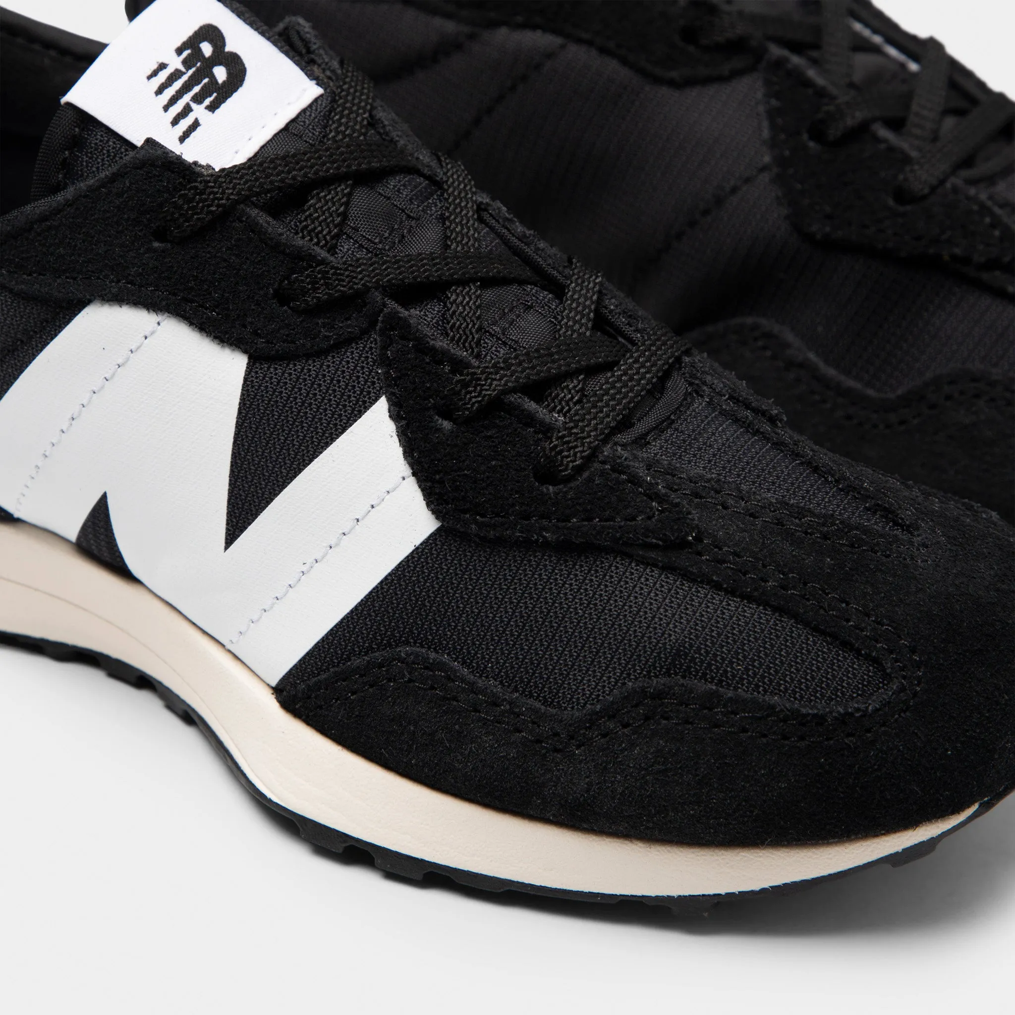 New Balance Juniors' 327 Black / White Unbeatable performance Breathable frame