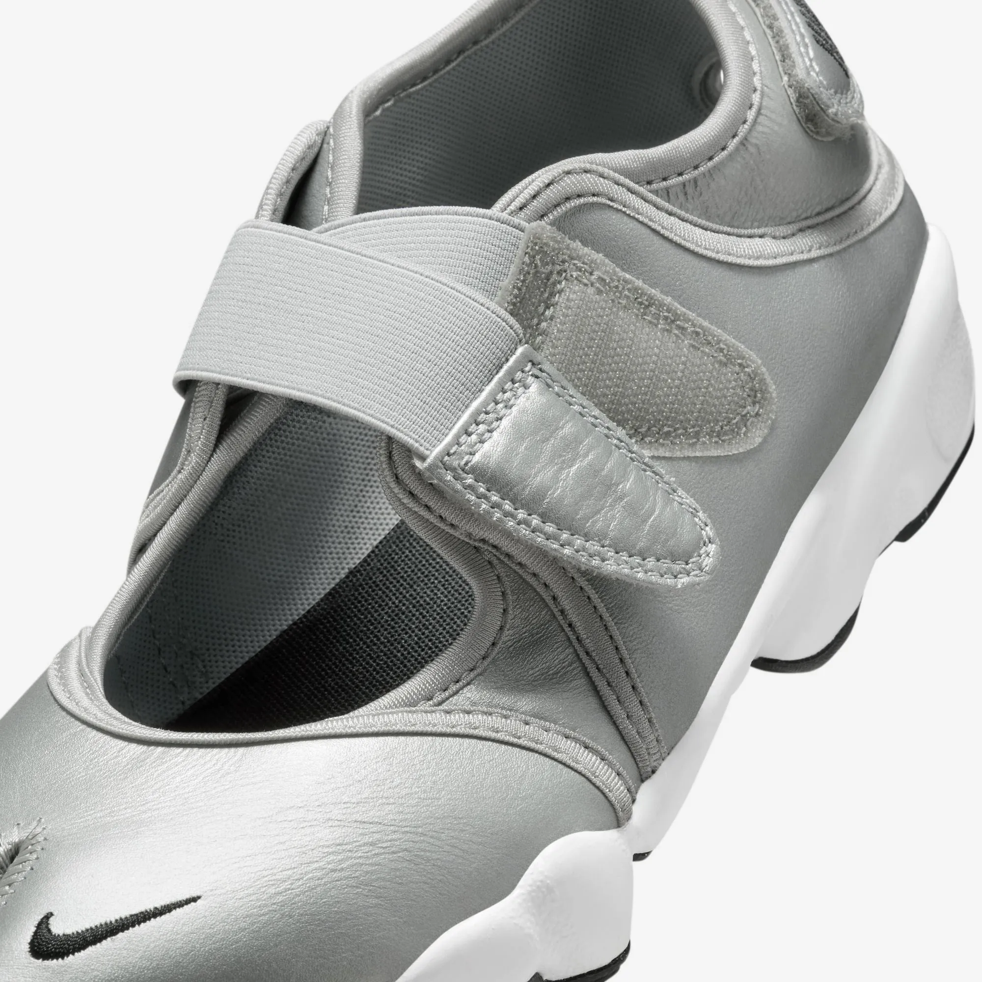 Wmns Air Rift Durable Synthetic Cushioned Design