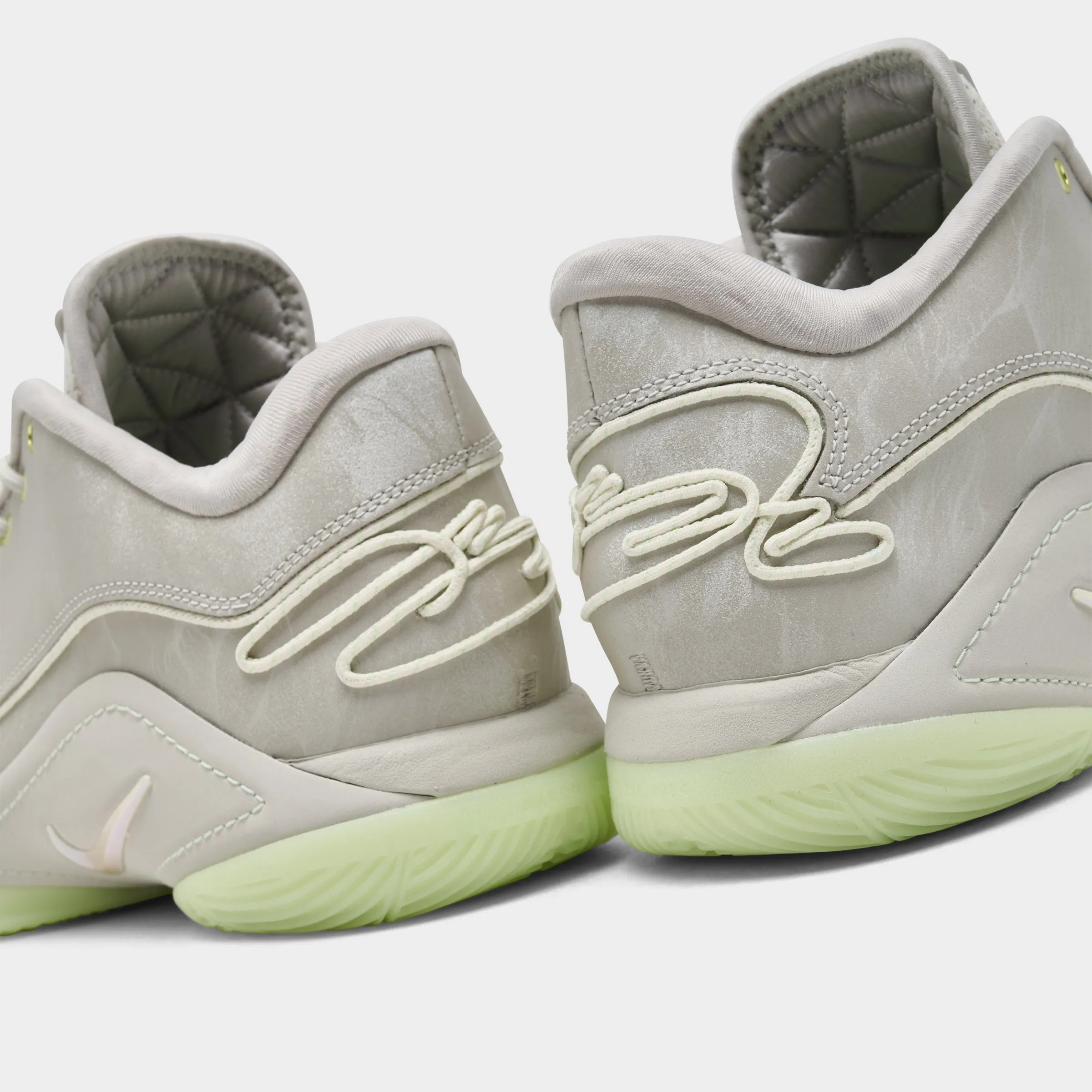 Comfortable Walking Nike Lebron XXII Light Bone / Soft Pearl - Vapor Green