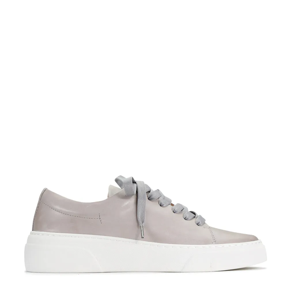 MINIMAL LEATHER ZIPPER SNEAKER Chill Time Loose Fit