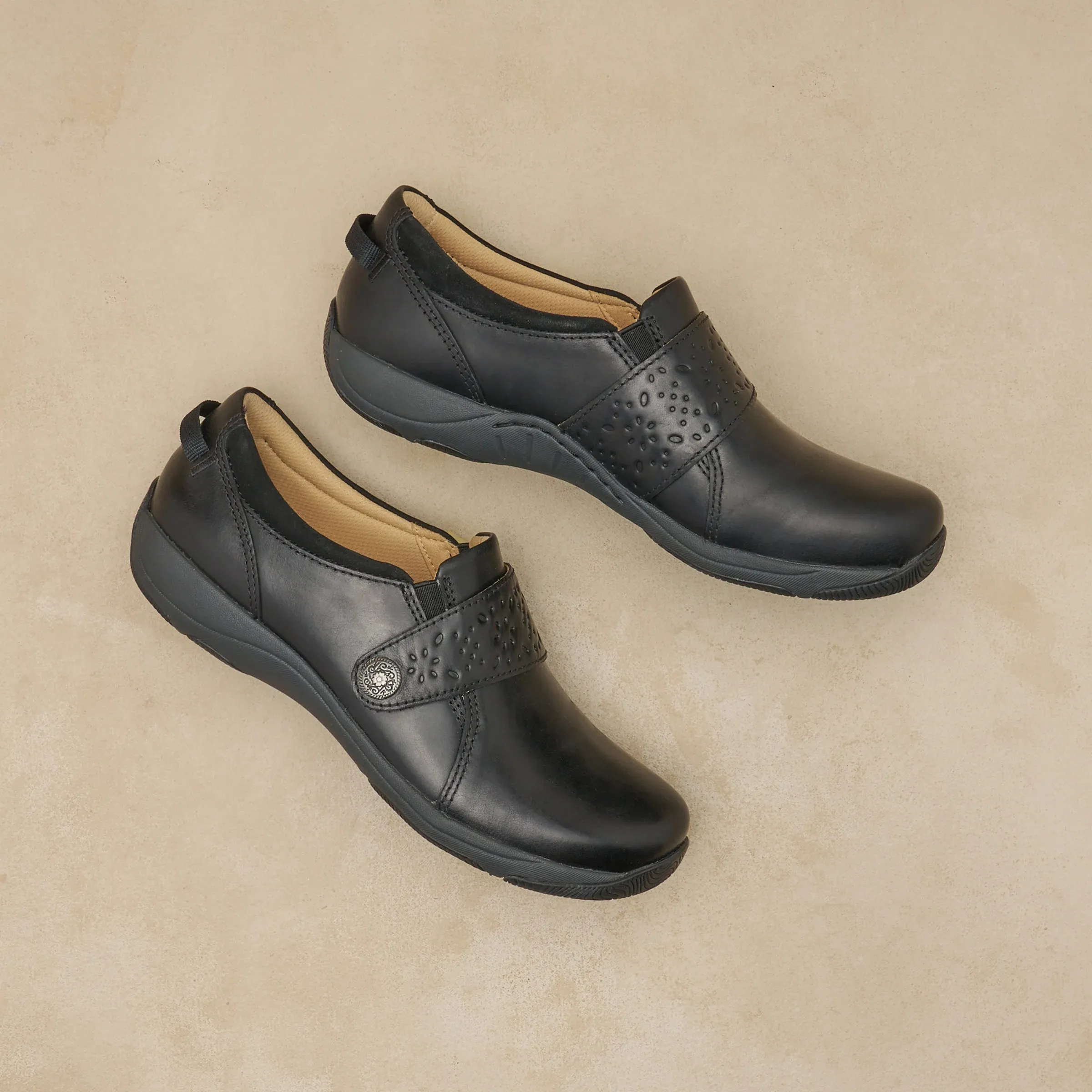 DANSKO SALLIE - BLACK Anytime Go Spring Jump
