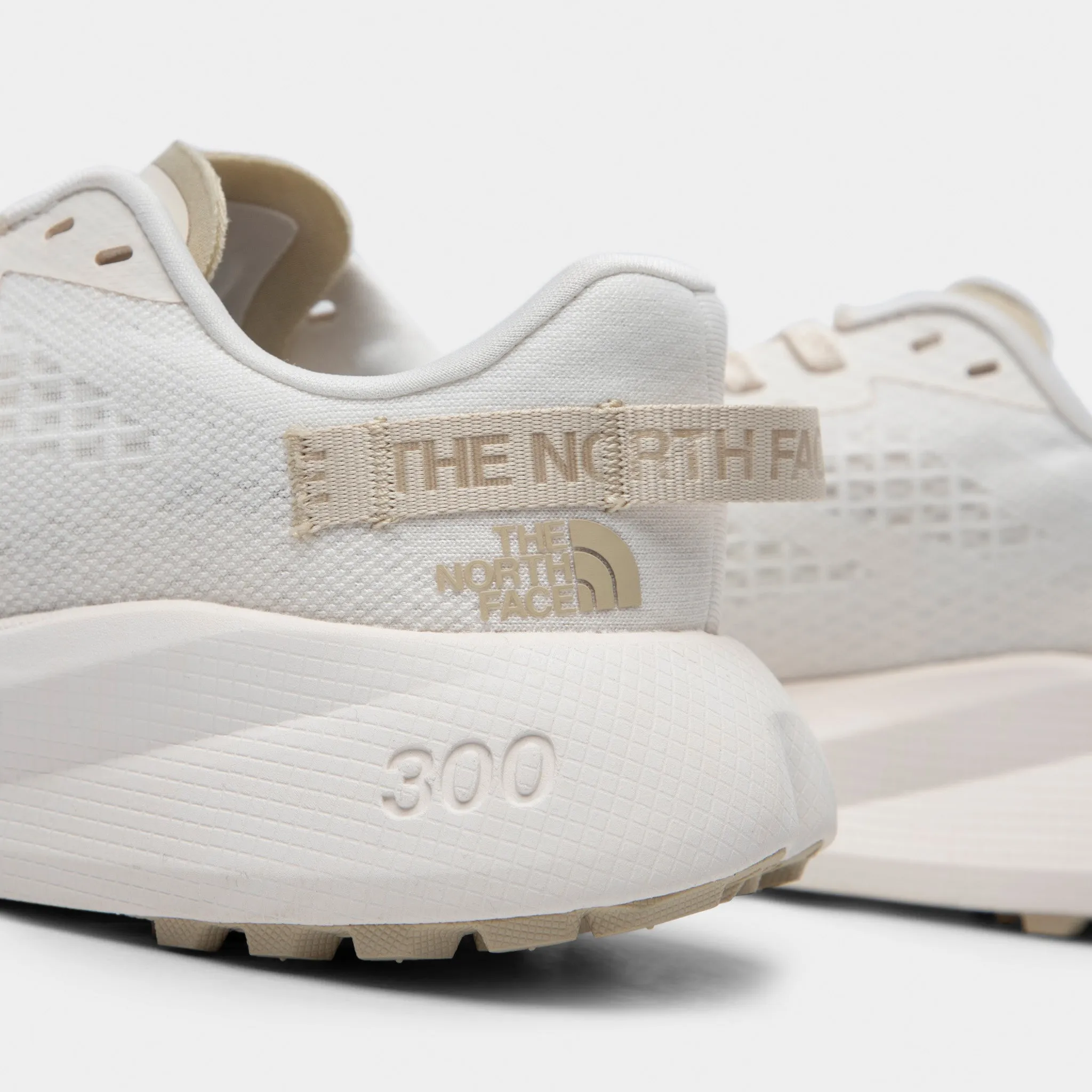 The North Face Women's Altamesa 300 White Dune / White Dune Fashionable Appeal Built-In Lining