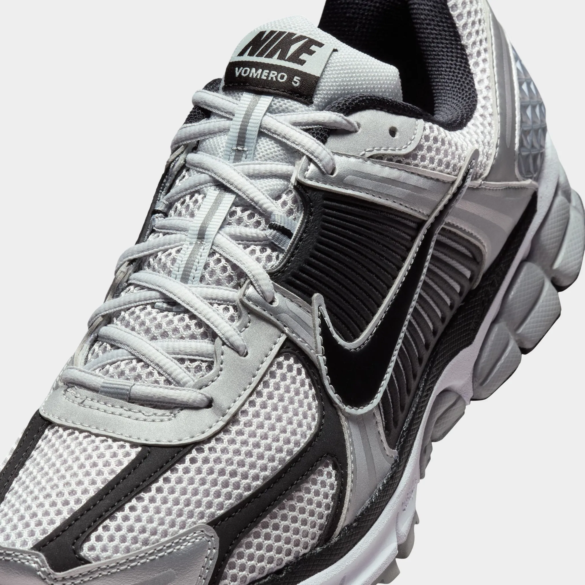 Nike Zoom Vomero 5 Metallic Silver / Black - Pure Platinum Stretch Gusset Grip Control