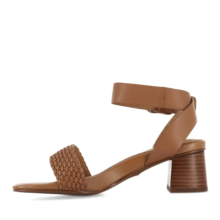 EADIE - TAN LEATHER Lightweight Construction
