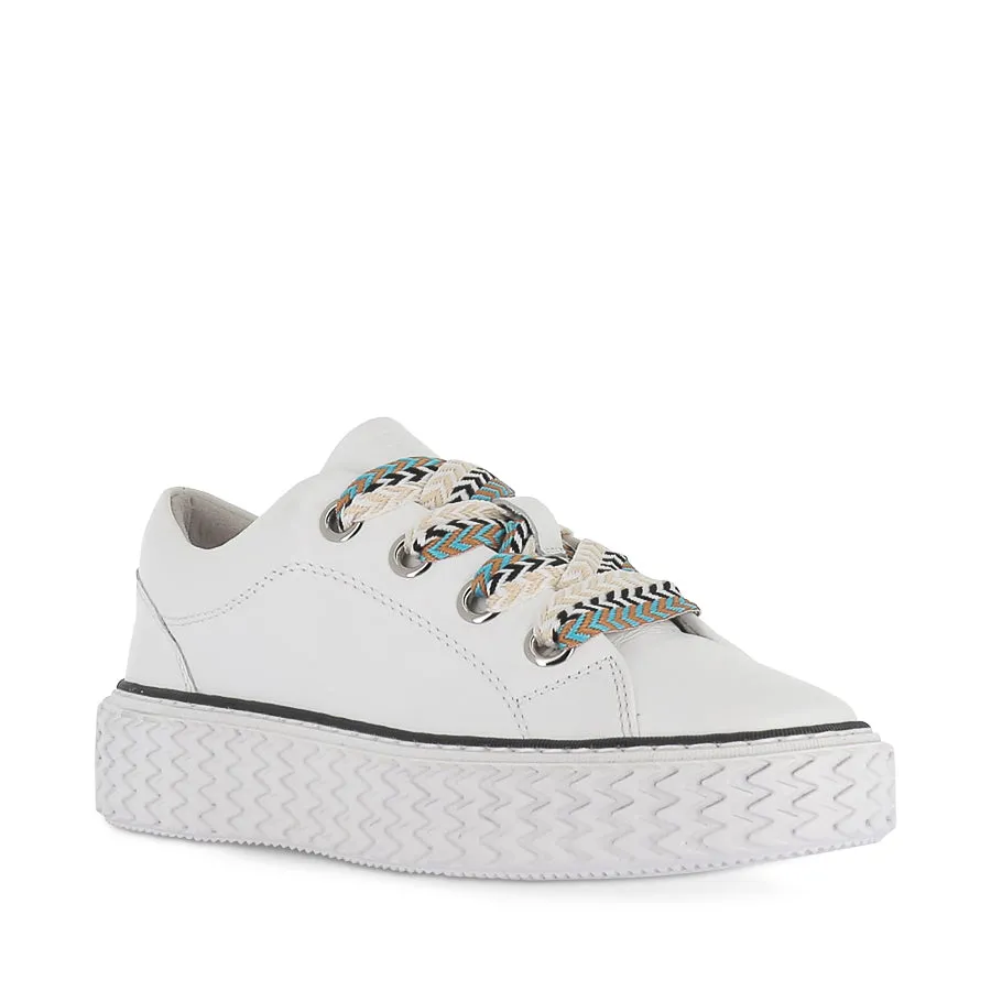 TRINSIC - WHITE LEATHER Balanced Build Iconic shock absorption