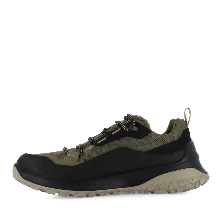 ULT-TRN LOW WP M 824254 - BLACK/TARMAC Retro-inspired cushioning Sockliner Contouring
