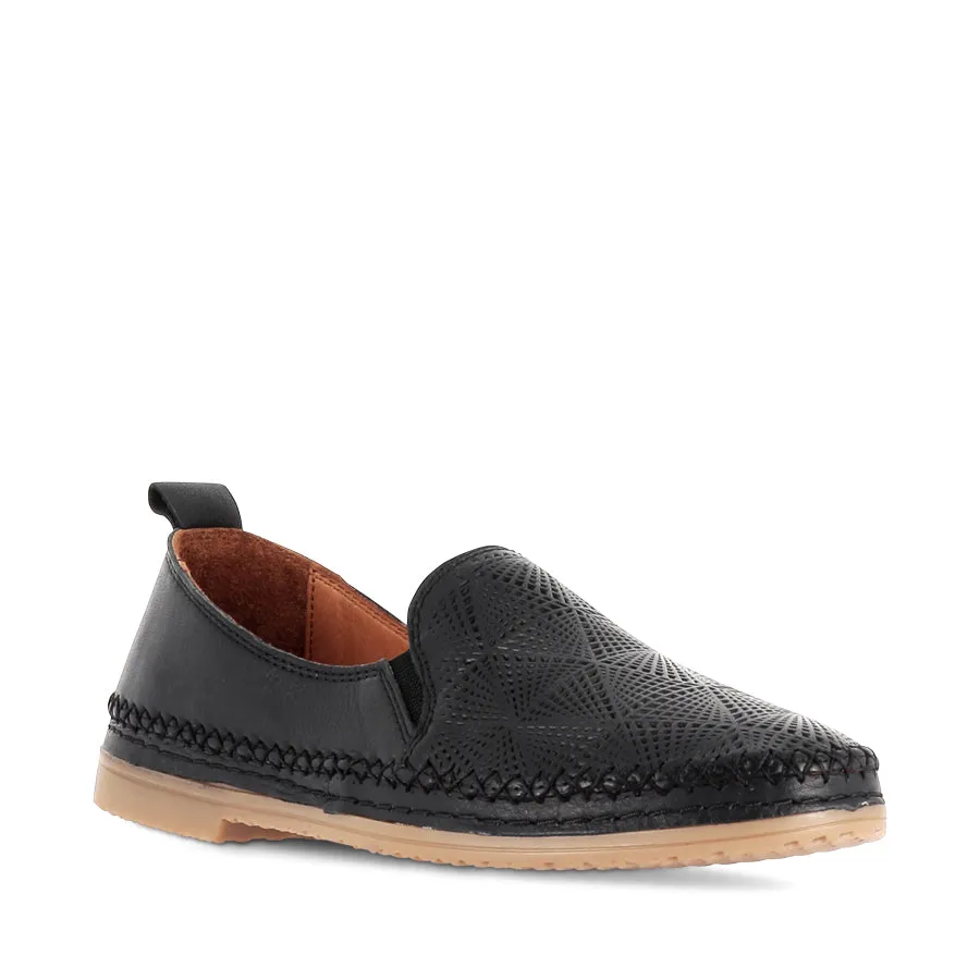 SIDDLE - BLACK LEATHER Fashion-Forward Relaxed Step