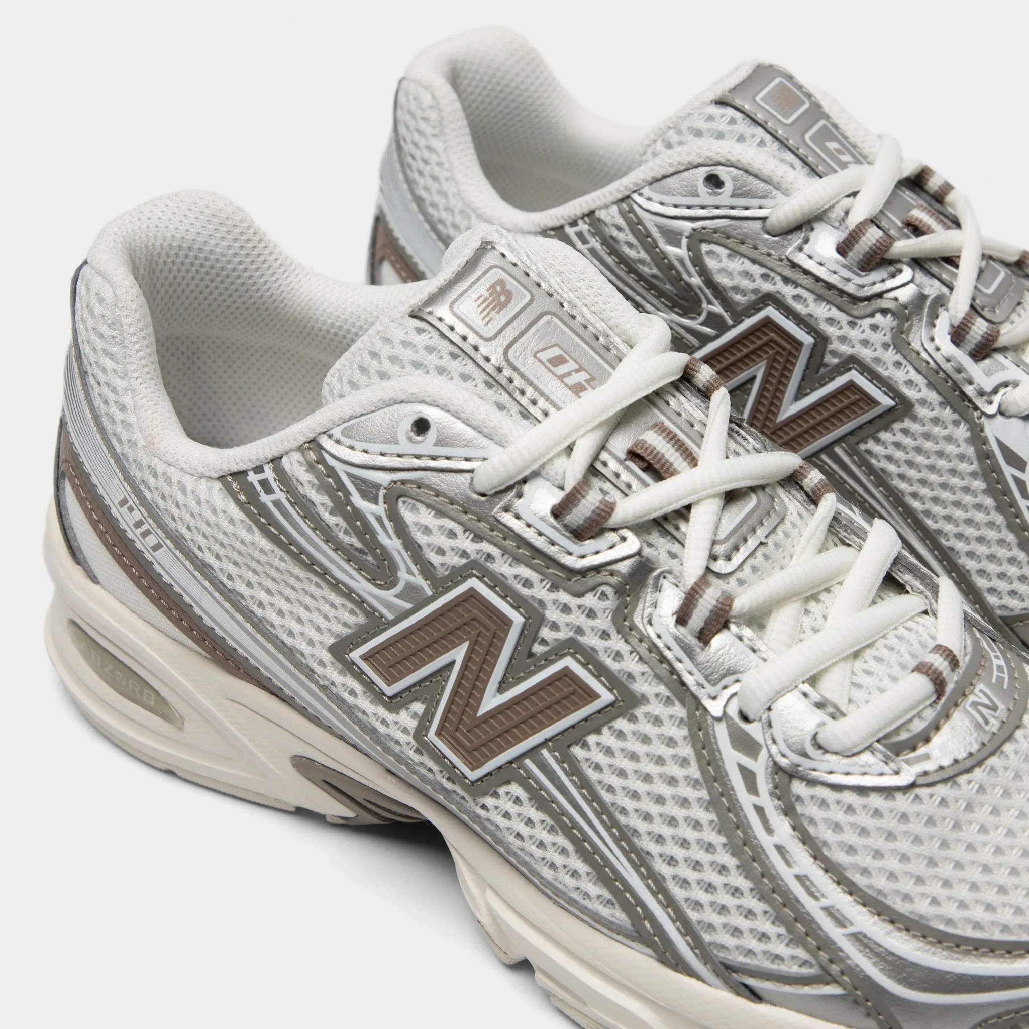 Everyday Gear New Balance 740 Grey / Frosted Glass