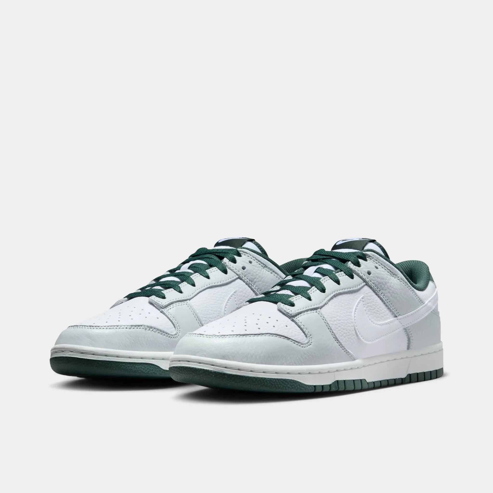 Nike Dunk Low Retro SE Photon Dust / White - Vintage Green Quick React Multi-Court Usage