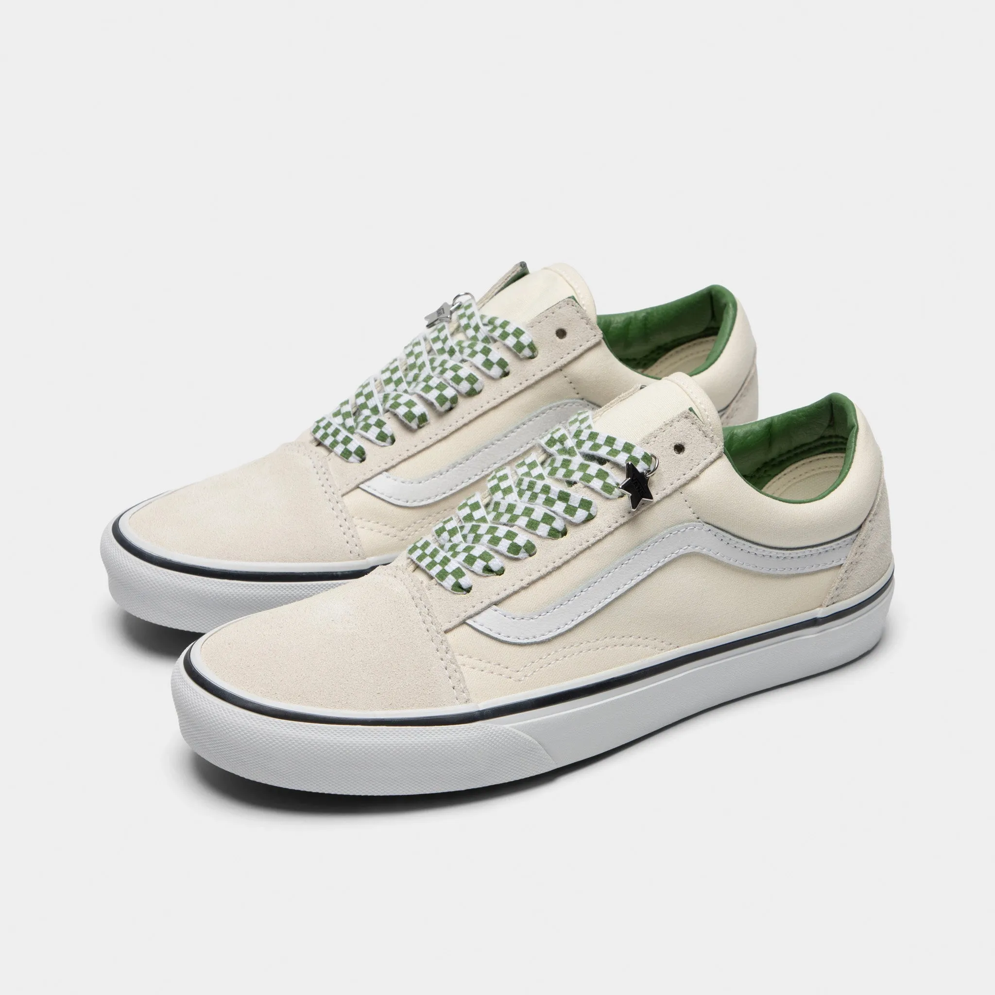 Trend-setting comfort matching Vans Old Skool Marshmallow / Green Charms