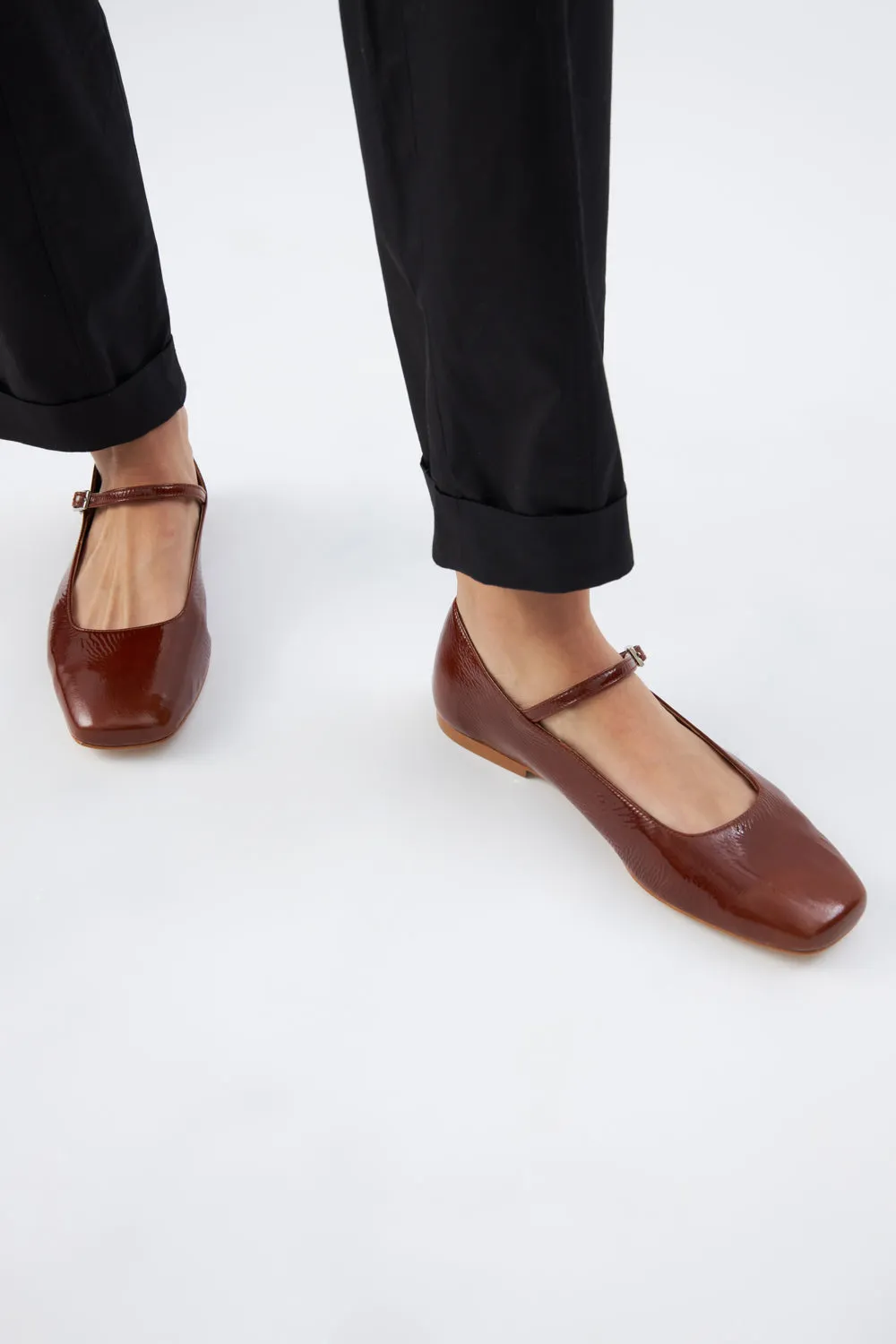 Durable Stylish Appearance Julieta Mary Janes in Saddle-coloured Patent Leather