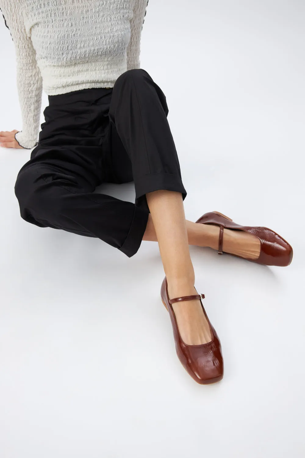 Comfortable Waist Ties Julieta Mary Janes in Saddle-coloured Patent Leather