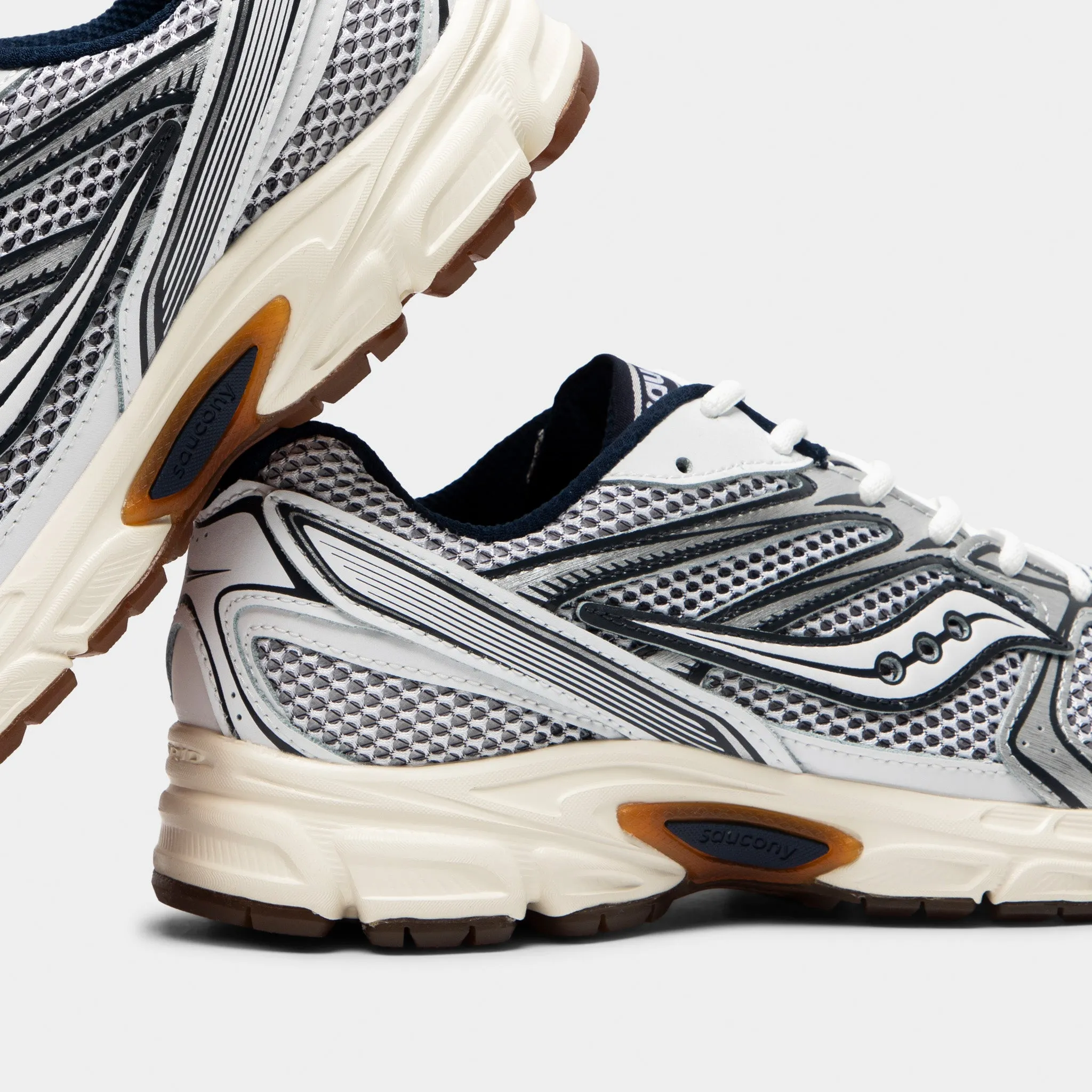 High impact Saucony Ride Millennium White / Navy