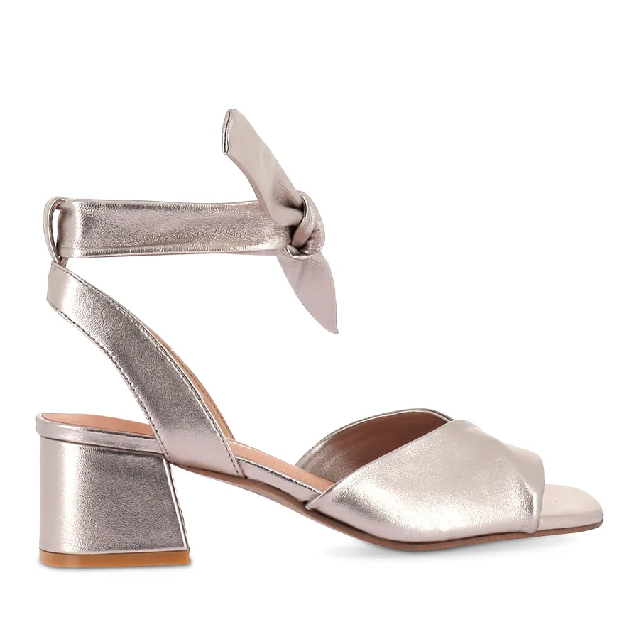 Fashionable Accessory FEARNA - PLATINO LEATHER