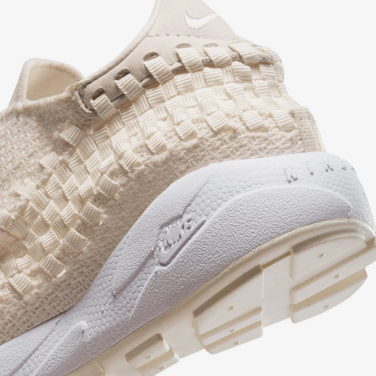 Wmns Air Footscape Woven commuters' convenience martial artists' precision