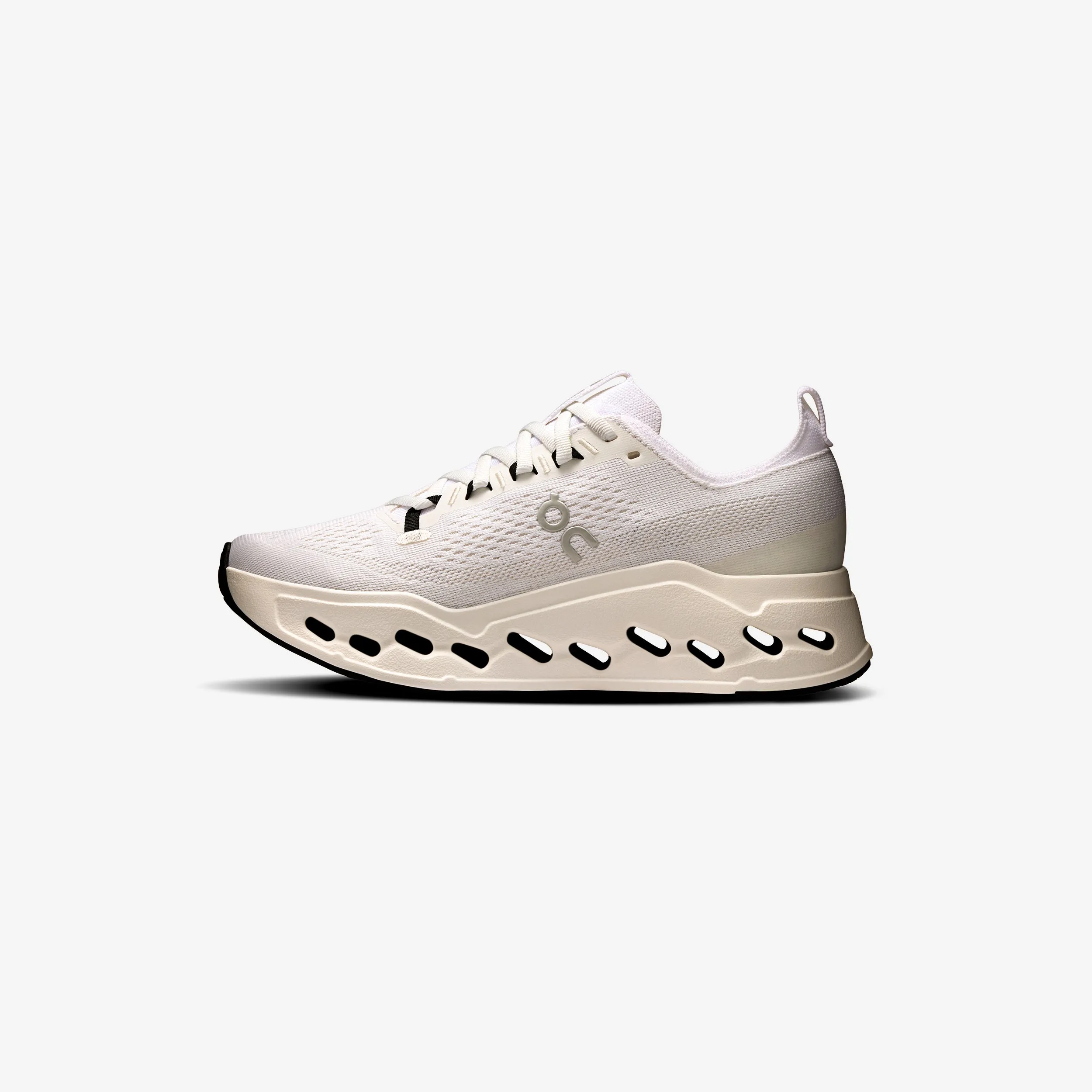 Wmns Cloudsurfer Max Elevated durability