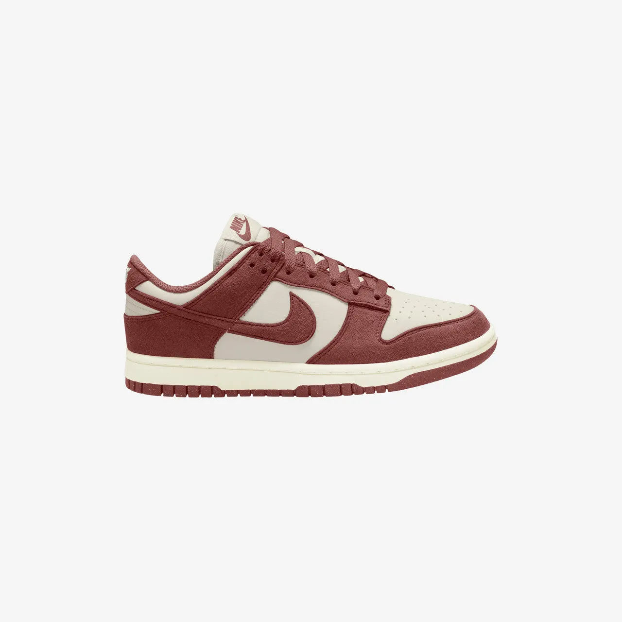 Wmns Dunk Low Trend-setting sole Mesh