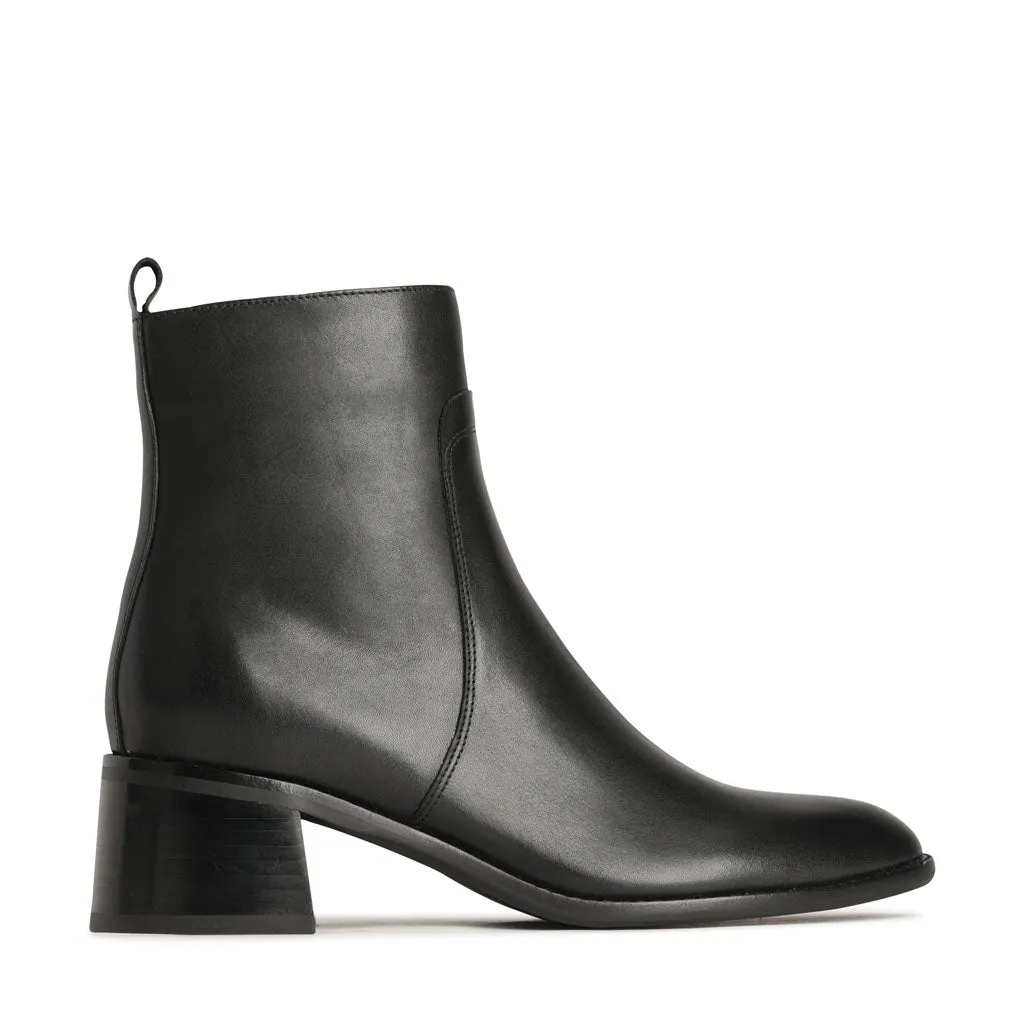 WYONA Chic Cushioning