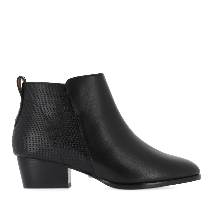 Luxury Edge Tread Pattern CHARLESTON - BLACK LEATHER