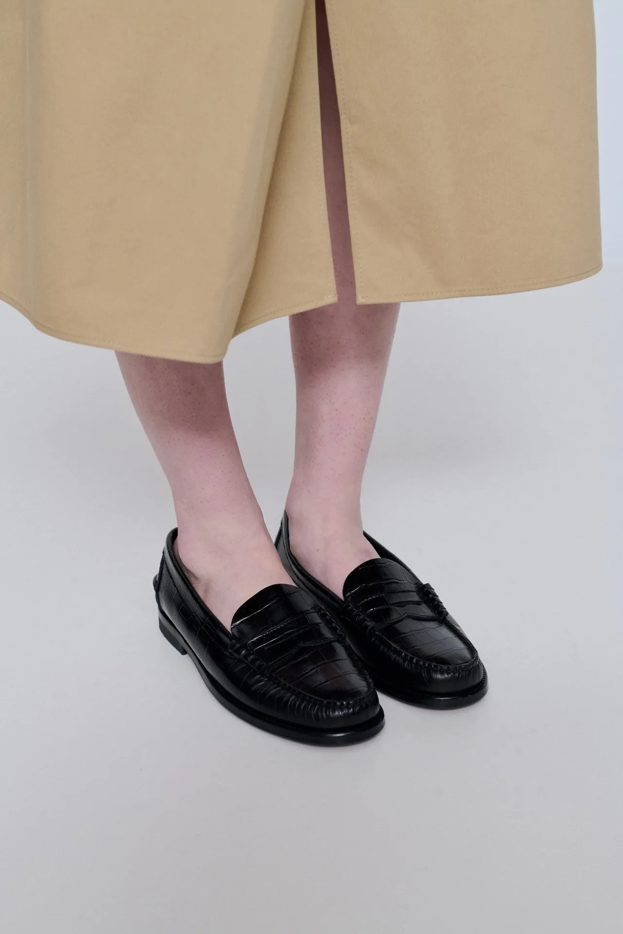 Zoe Loafers in Croc-effect Black Leather Hold Sure Guard Walk