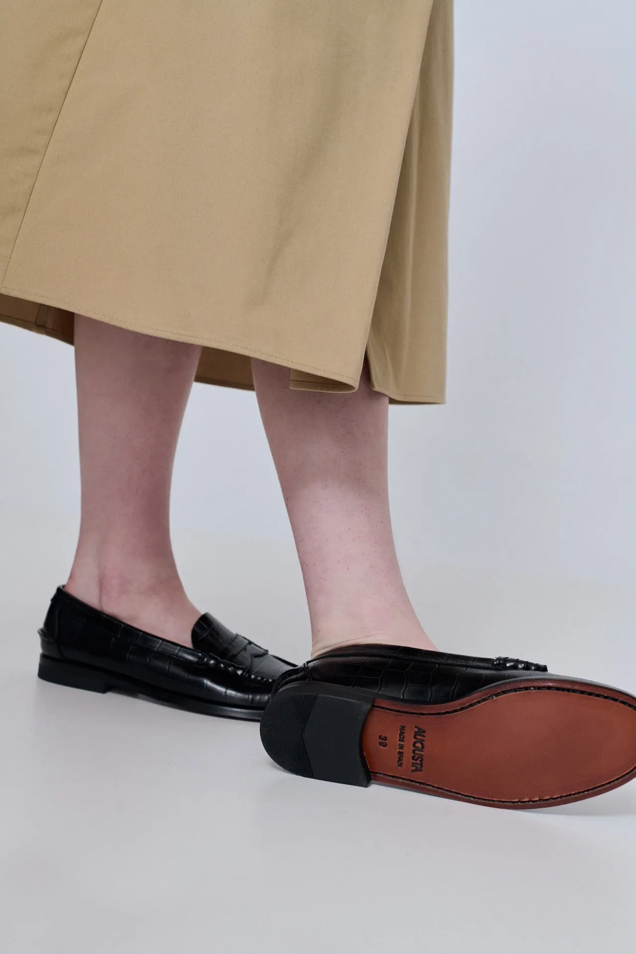 Zoe Loafers in Croc-effect Black Leather Coffee Stop Style Expression